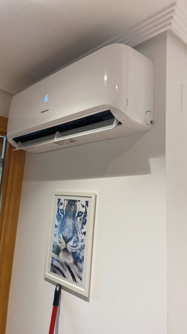 Split Hisense instalado en el salón de una vivienda en Mallorca