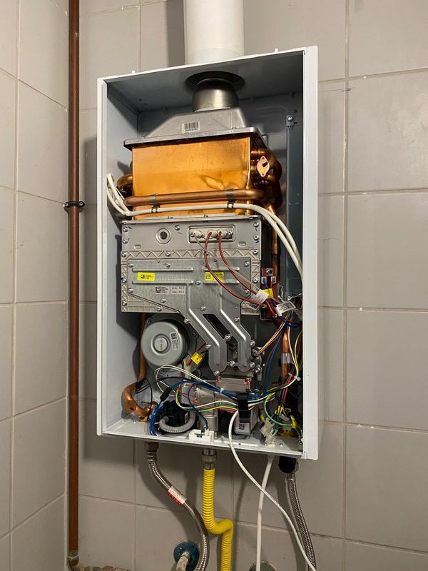 Reparación y mantenimiento interior de un calentador de gas